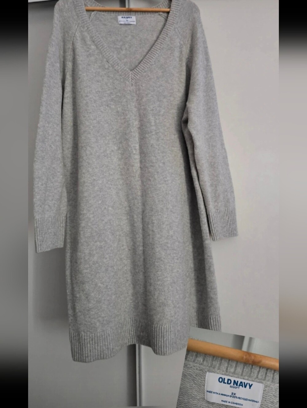Old Navy Gray V-Neck Long Sleeve Sweater Dress